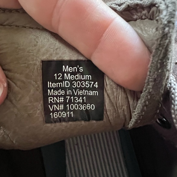 Men’s LLBean low cut boots. - Picture 5 of 7